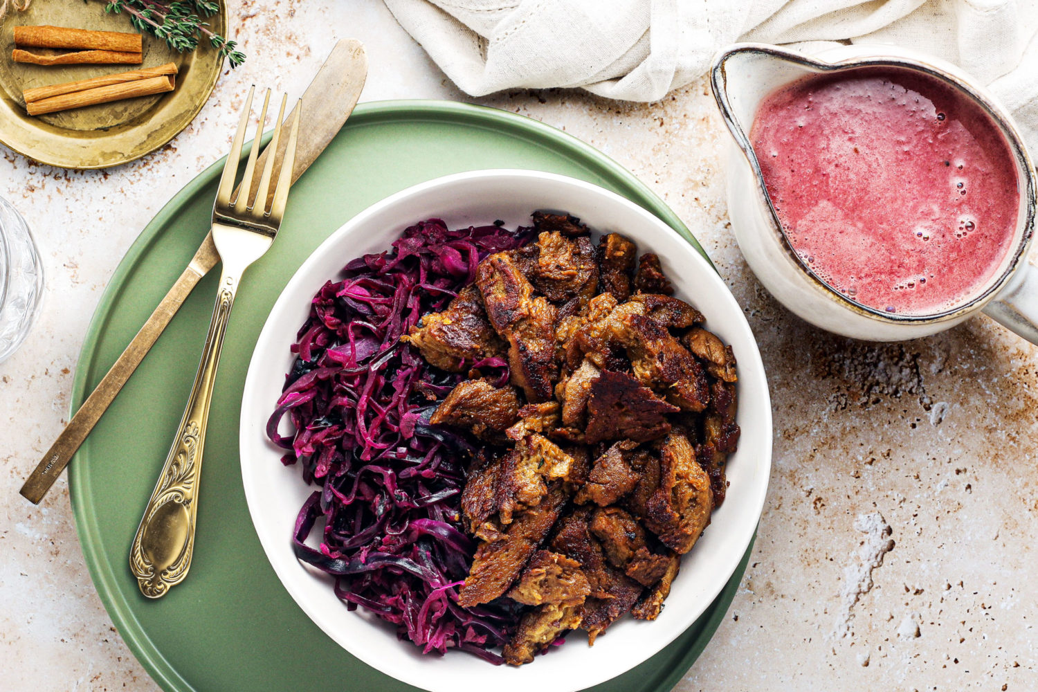 Apple red cabbage with crispy vegan duck and cranberry sauce