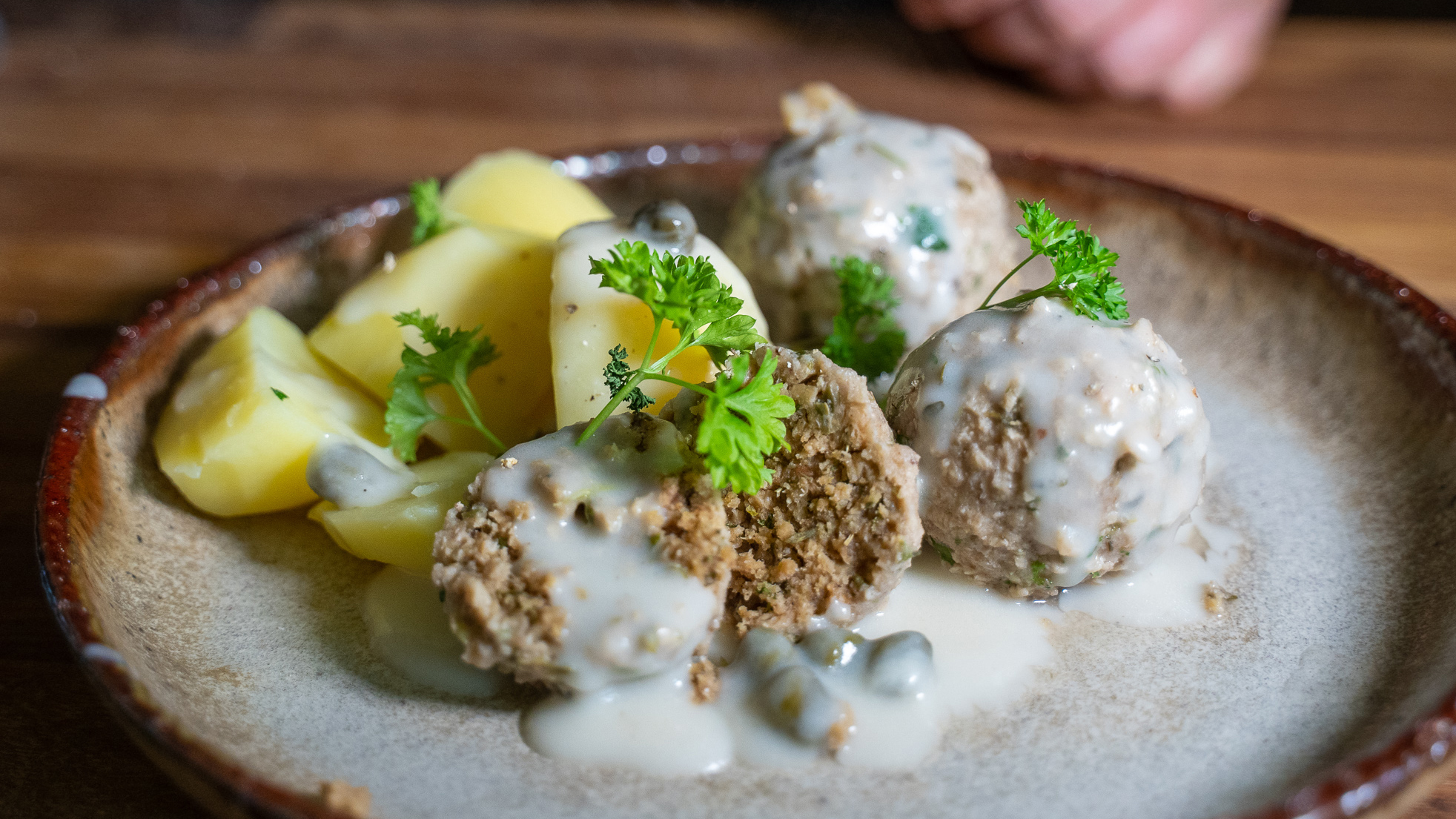 Vegan Königsberger meatballs in caper sauce