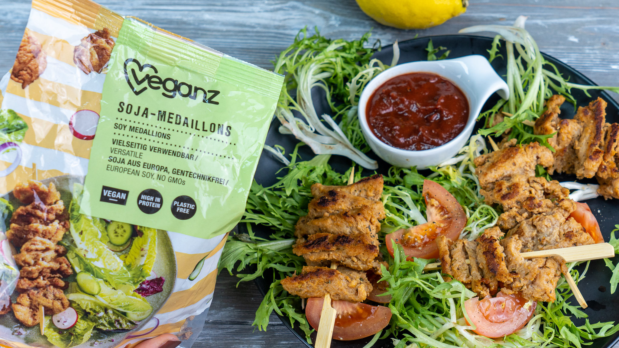 Spicy soy skewers with a zesty dip